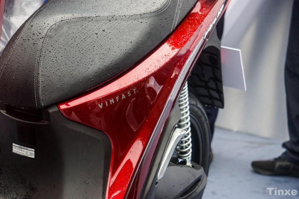 Thiết kế khá đẹp mắt ở phần thân Vinfast Feliz khiến nhiều người liên tưởng đến Honda Vision Thiết kế khá đẹp mắt ở phần thân Vinfast Feliz khiến nhiều người liên tưởng đến Honda Vision