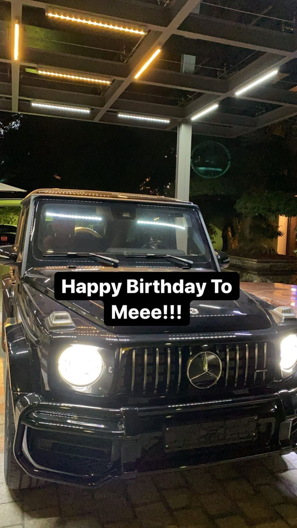 Phan Ho&agrave;ng khoe m&oacute;n qu&agrave; sinh nhật tuổi 24 của m&igrave;nh v&agrave;o tối h&ocirc;m qua, ng&agrave;y 18 th&aacute;ng 1 năm 2021 l&agrave; Mercedes-AMG G63 2020