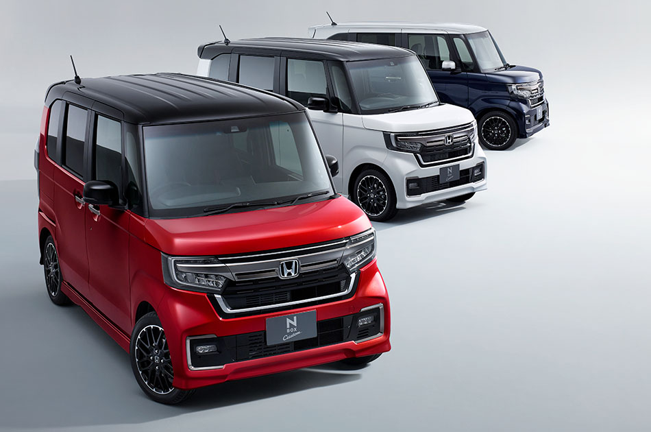 Honda N-Box 2021 c&oacute; cả bản thường v&agrave; bản Custom như trong ảnh