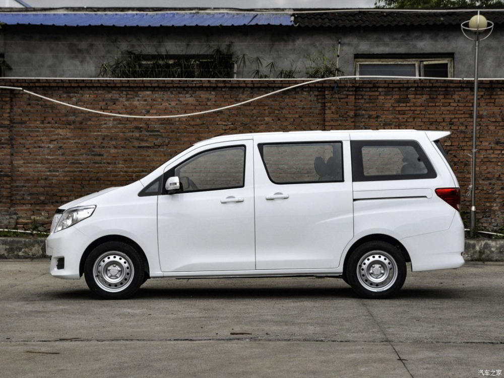 Ph&iacute;a b&ecirc;n sườn&nbsp;của xe minivan điện gi&aacute; rẻ&nbsp;Yema Spica EV