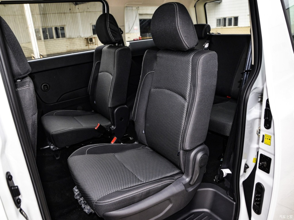 Ghế ngồi&nbsp;của xe minivan điện gi&aacute; rẻ&nbsp;Yema Spica EV