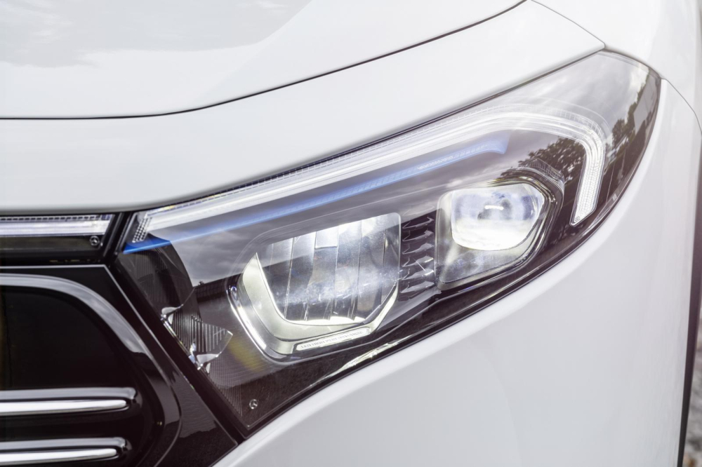 Cận cảnh cụm đ&egrave;n pha của Mercedes-Benz EQA