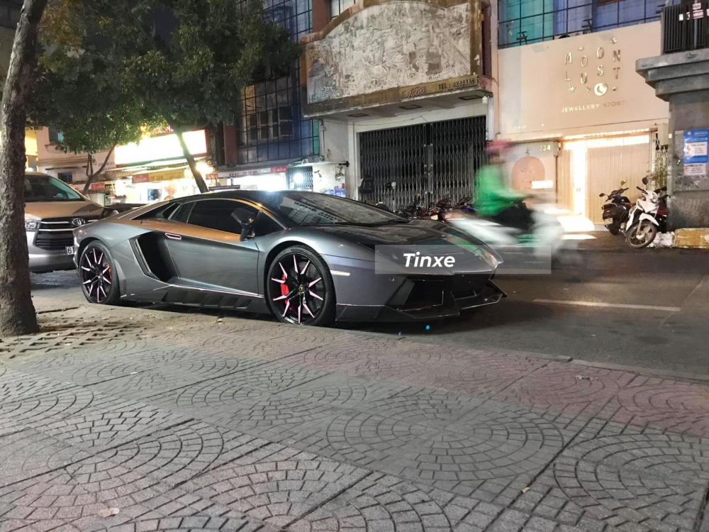 Đ&acirc;y l&agrave; 1 trong hơn 15 chiếc si&ecirc;u xe Lamborghini Aventador đang lăn b&aacute;nh tại Việt Nam