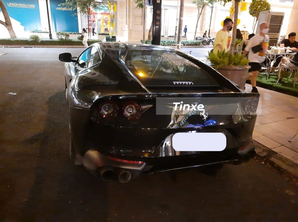 Đây là 1 trong 2 chiếc siêu xe Ferrari 812 Superfast tại Việt Nam hiện nay