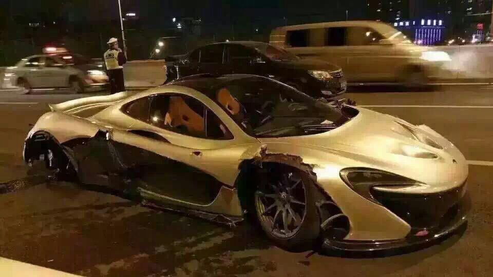 Chiếc McLaren P1 gặp nạn vào năm 2016
