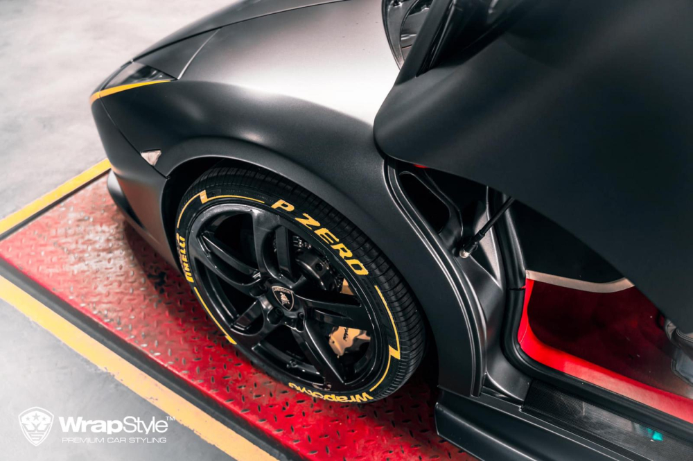 Bộ mâm 5 chấu kép sơn đen với đề-can màu vàng nổi bật Bộ mâm 5 chấu kép sơn đen với đề-can màu vàng nổi bật