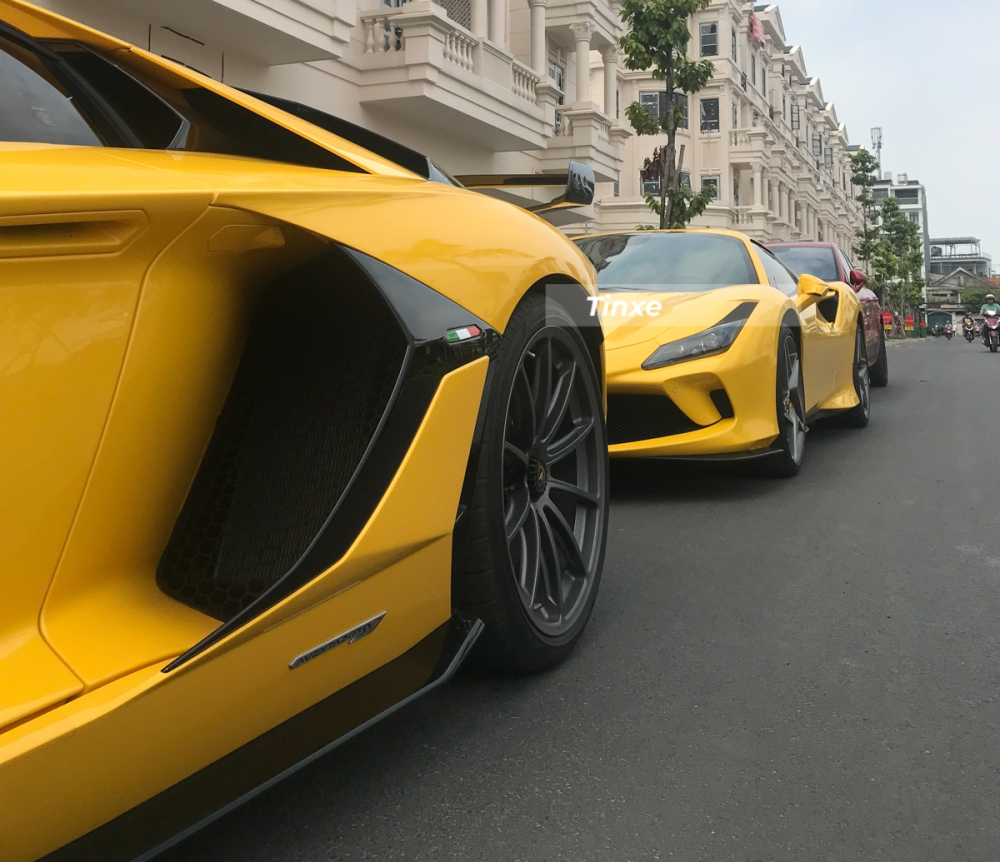 Các thiết kế của Ferrari F8 Spider góc cạnh và cá tính hơn Ferrari 488 Spider