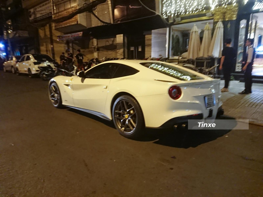Phan Th&agrave;nh mua si&ecirc;u xe Ferrari F12 Berlinetta v&agrave;o năm 2015