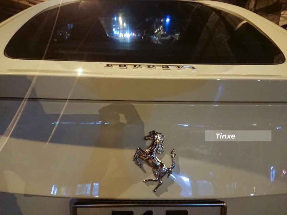 Ferrari F12 Berlinetta được trang bị động cơ V12, dung t&iacute;ch 6.3 l&iacute;t