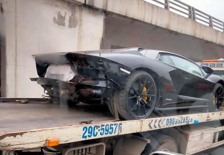 Chiếc siêu xe Lamborghini Aventador S LP740-4 này được nhập khẩu chính hãng Chiếc siêu xe Lamborghini Aventador S LP740-4 này được nhập khẩu chính hãng