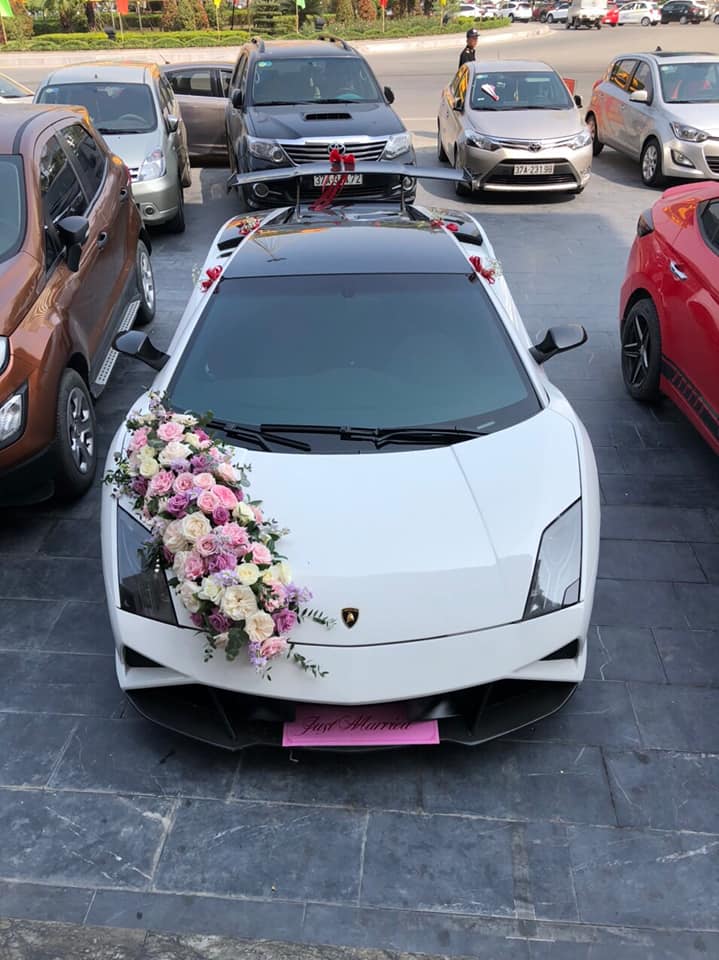 Lamborghini Gallardo LP560-4 độ body kit giới hạn Squadra Corse làm xe hoa ở Nghệ An