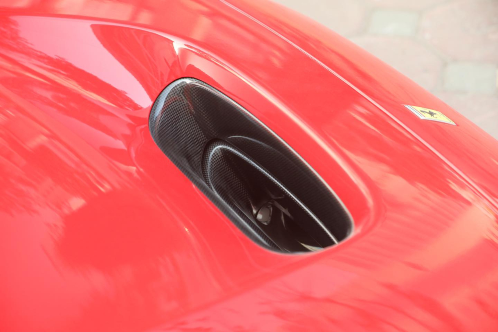 Hốc gió S-Duct trên dòng siêu xe Ferrari F8 Spider Hốc gió S-Duct trên dòng siêu xe Ferrari F8 Spider