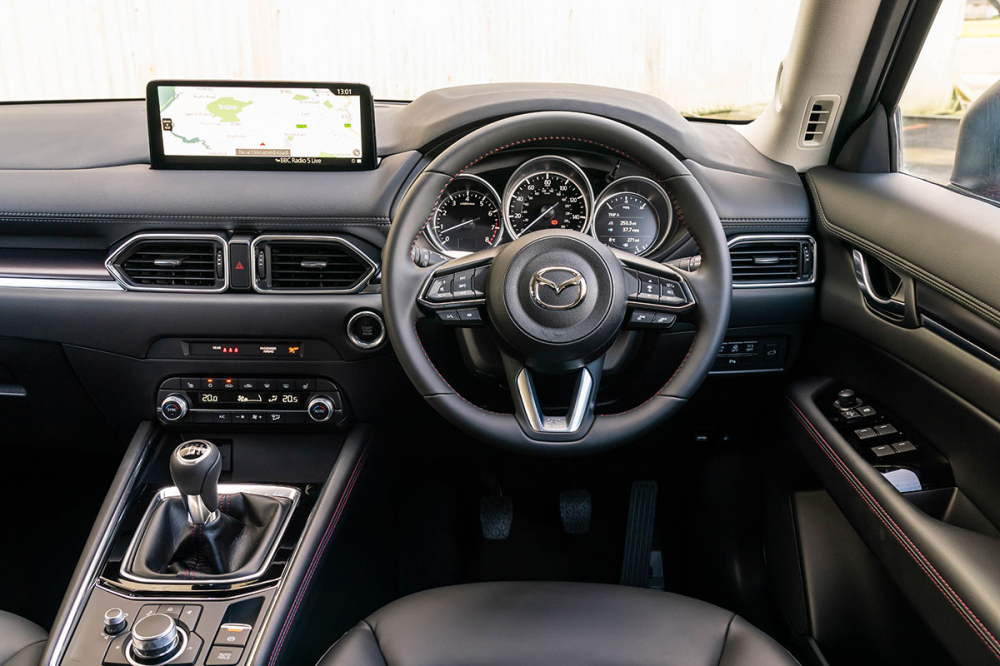 Nội thất của Mazda CX-5 Kuro Edition 2021