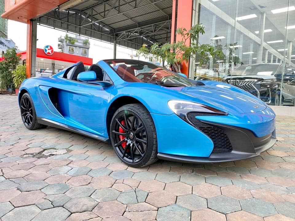 Xe sở hữu bộ &aacute;o xanh rất đẹp mắt v&agrave; độc đ&aacute;o