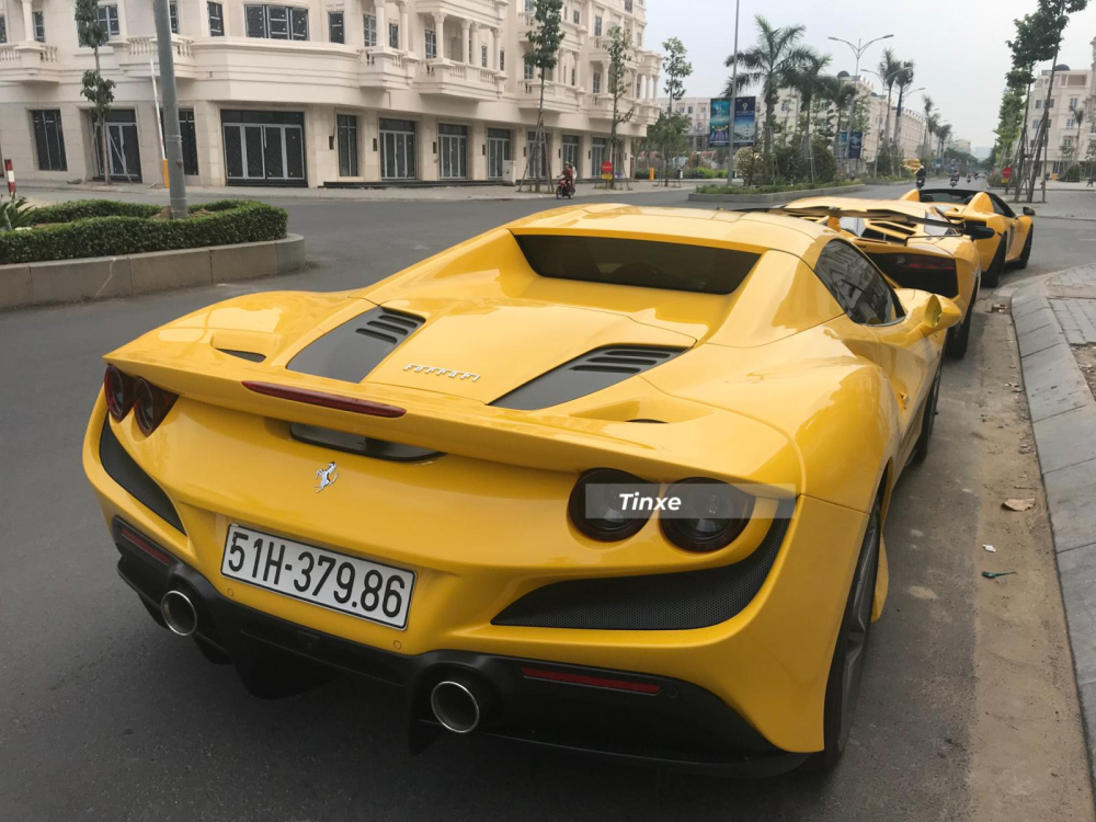 Siêu xe mui trần Ferrari F8 Spider sở hữu kiểu mui xếp cứng