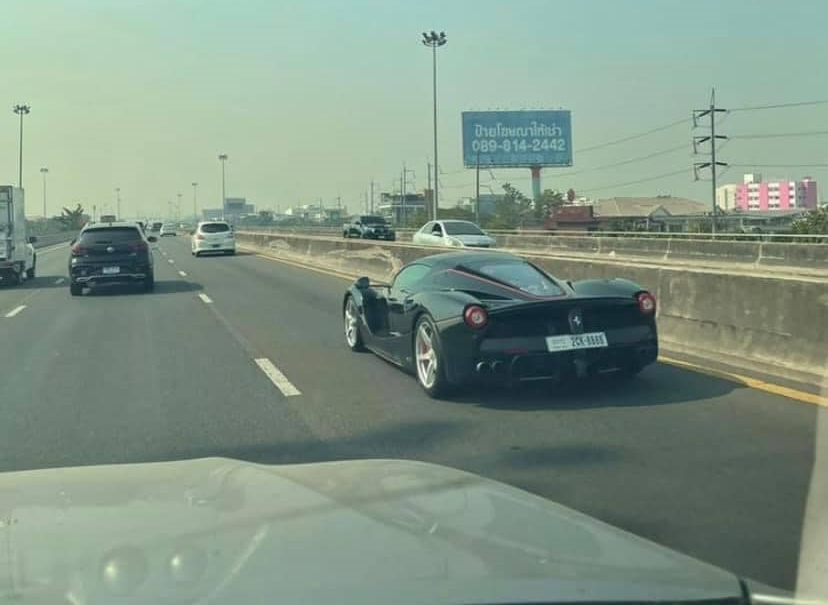 Siêu phẩm Ferrari LaFerrari Aperta cực hiếm lăn bánh tại Thái Lan với biển số tứ quý 8 của nước Campuchia