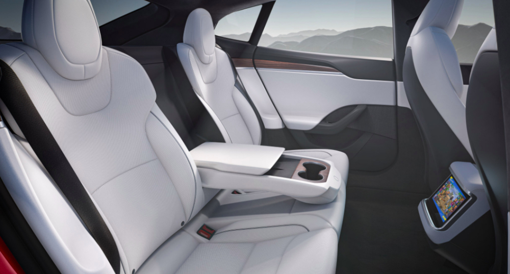 H&agrave;ng ghế sau của Tesla Model S 2021
