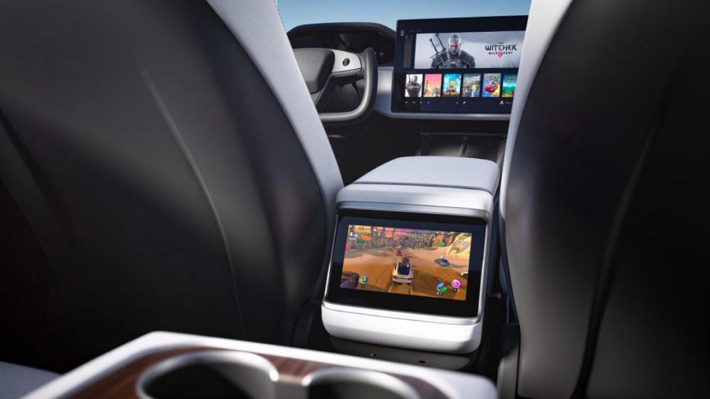 Trong Tesla Model S 2021 c&oacute; cả m&aacute;y t&iacute;nh chơi game