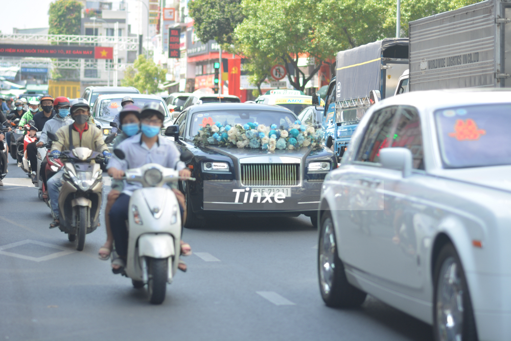 D&agrave;n xe của Phan Th&agrave;nh khởi h&agrave;nh từ con đường Điện Bi&ecirc;n Phủ quận 3 v&agrave; bắt đầu tiến về nh&agrave; g&aacute;i nằm ở con đường Trần Xu&acirc;n Soạn, quận 7, Th&agrave;nh phố Hồ Ch&iacute; Minh. 