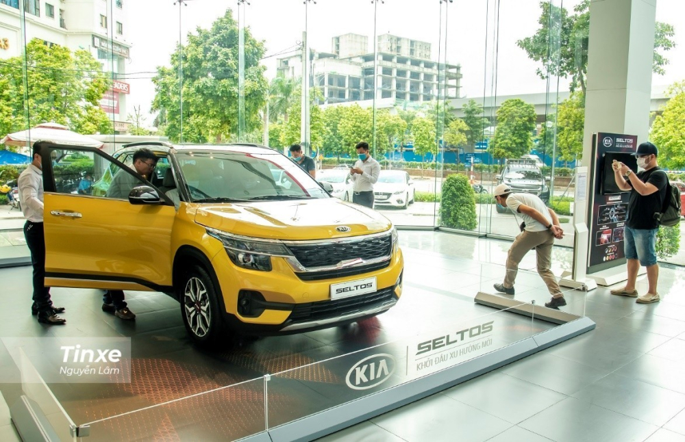 Những th&aacute;ng s&aacute;t Tết lu&ocirc;n l&agrave; dịp cao điểm của thị trường &ocirc; t&ocirc; Việt Nam do người d&ugrave;ng &ocirc;m t&acirc;m l&yacute; muốn c&oacute;&nbsp;xe để du xu&acirc;n.