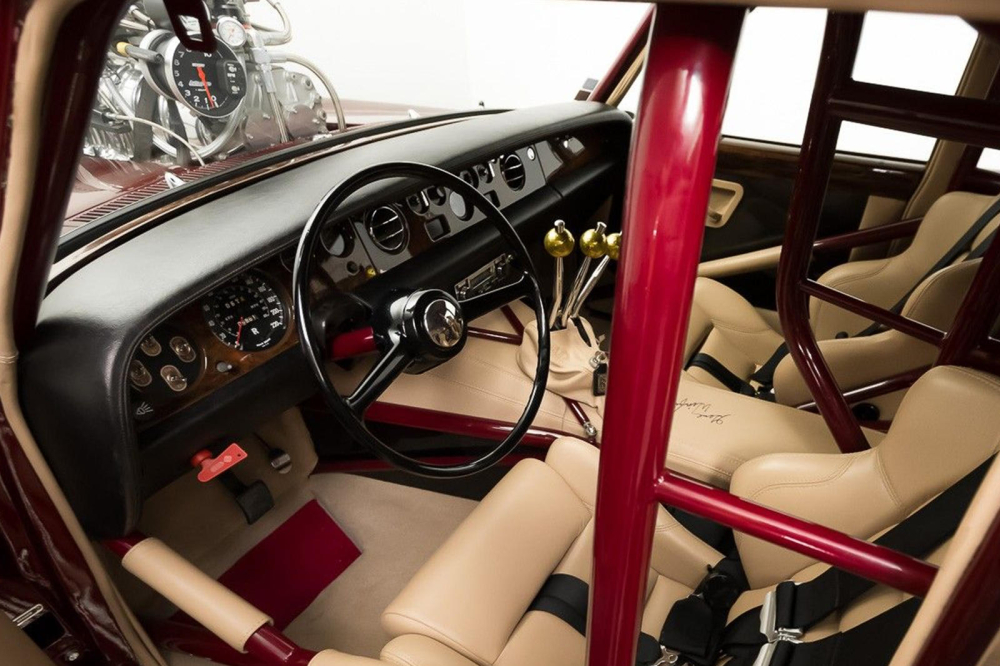 Nội thất của chiếc Rolls-Royce Silver Shadow 1974 độ