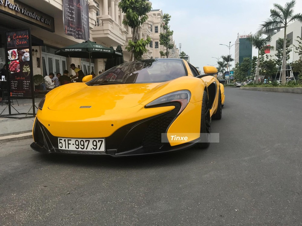 Cận cảnh ngoại hình siêu xe mui trần McLaren 650S Spider bất ngờ xuất hiện tại nhà Phan Thành vào sáng 29/1