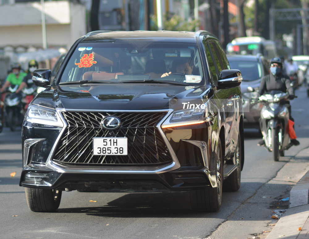 Bộ 3 chuy&ecirc;n cơ mặt đất Lexus LX570 Super Sport hơn 32 tỷ với c&aacute;c loại biển si&ecirc;u VIP ở S&agrave;i th&agrave;nh khoe d&aacute;ng c&ugrave;ng nhau