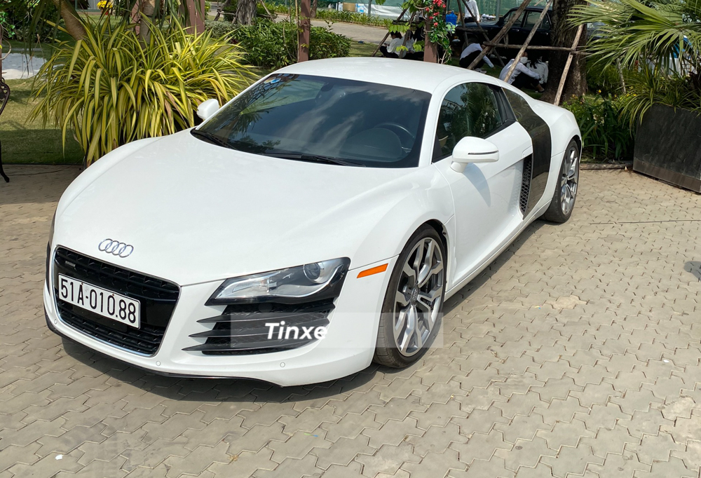 Audi R8 V8