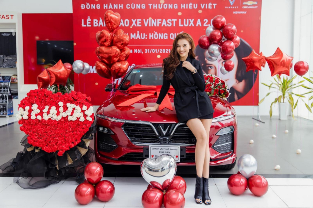 Siêu mẫu Trịnh Hồng Quế là sao Việt tiếp theo sở hữu VinFast Lux A. Siêu mẫu Trịnh Hồng Quế là sao Việt tiếp theo sở hữu VinFast Lux A.