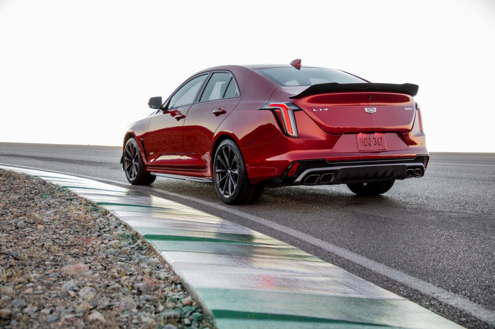 Cadillac CT4-V Blackwing 2022 sở hữu động cơ mạnh mẽ