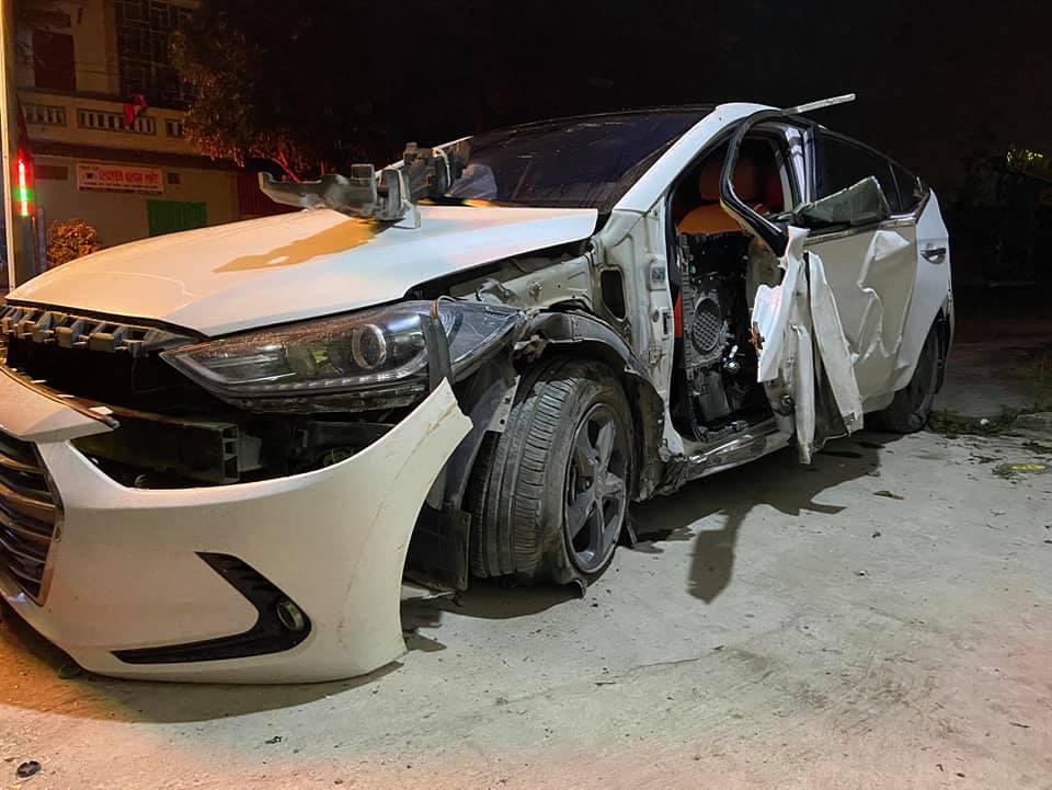 Chiếc &ocirc; t&ocirc; Hyundai Accent tại hiện trường vụ tai nạn