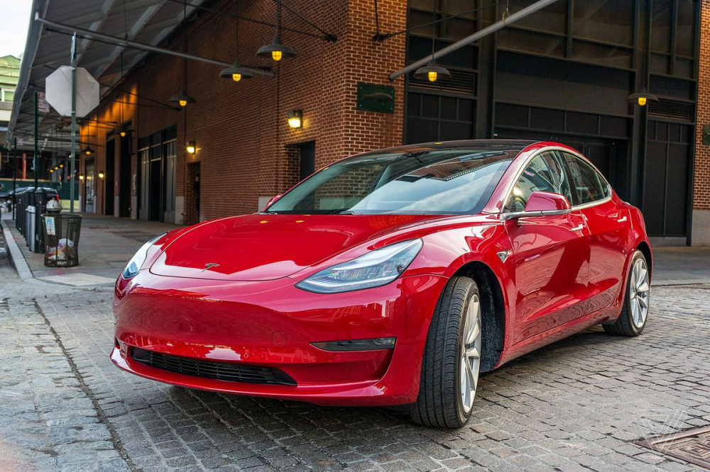 Nếu không bán hạn mức khí thải cho đối thủ, Tesla sẽ không thể có lãi trong năm 2020