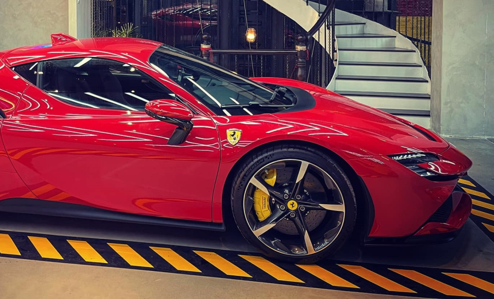 Ferrari SF90 Stradale sử dụng động cơ hybrid c&oacute; c&ocirc;ng suất 1.000 m&atilde; lực