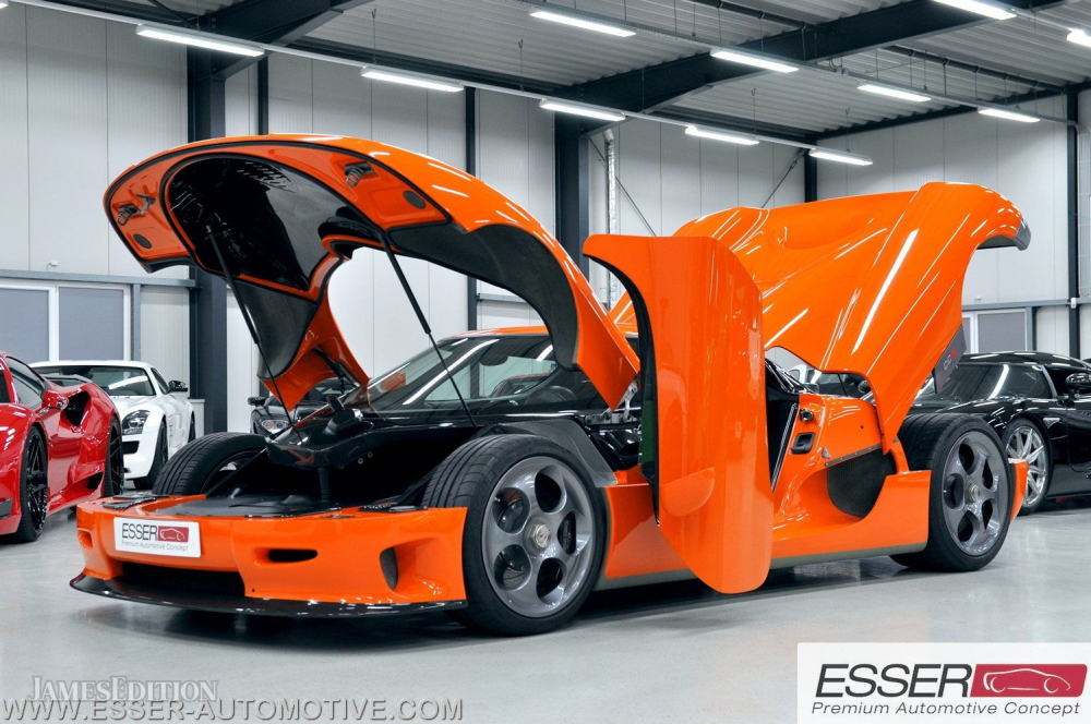Koenigsegg CCR sở hữu kiểu cắt kéo trượt về trước Koenigsegg CCR sở hữu kiểu cắt kéo trượt về trước