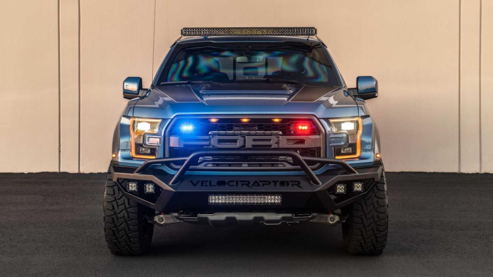 Đầu xe của chiếc Hennessey VelociRaptor bọc giáp