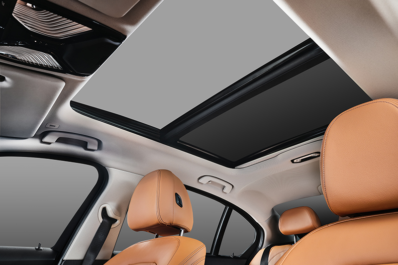 Cửa sổ trời to&agrave;n cảnh của BMW 3-Series Gran Limousine 2021