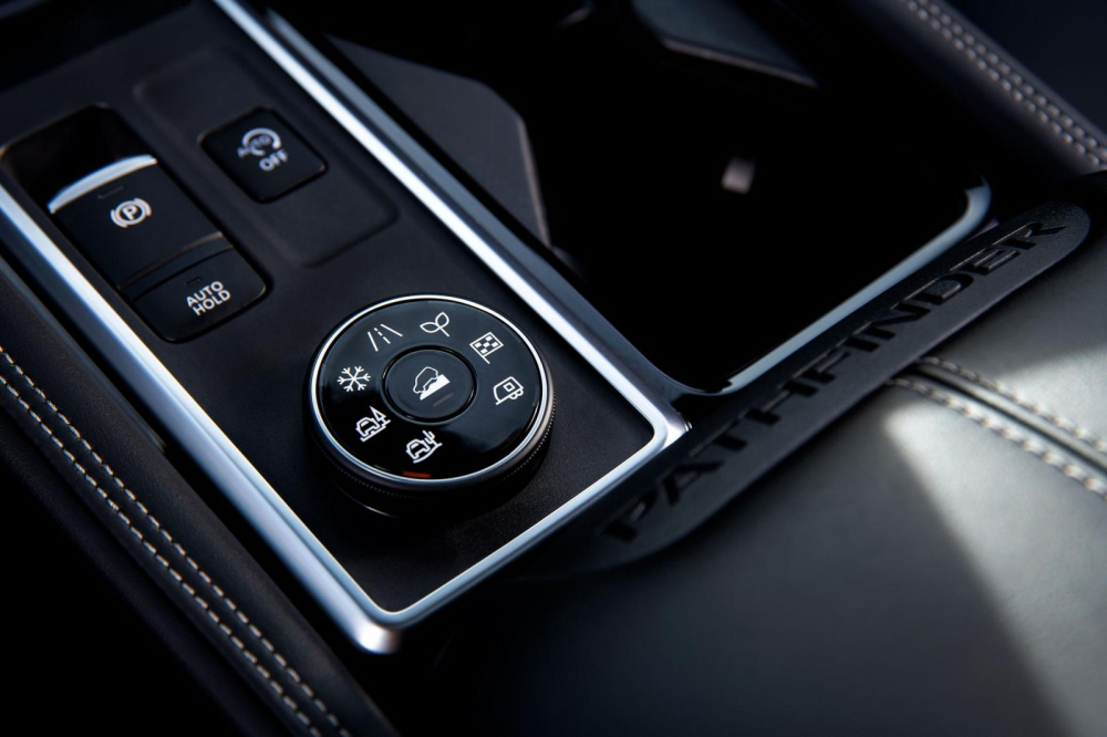 N&uacute;m xoay chọn chế độ l&aacute;i của Nissan Pathfinder 2022