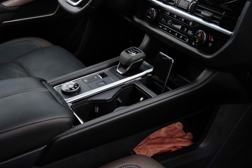 Cụm điều khiển trung t&acirc;m của Nissan Pathfinder 2022