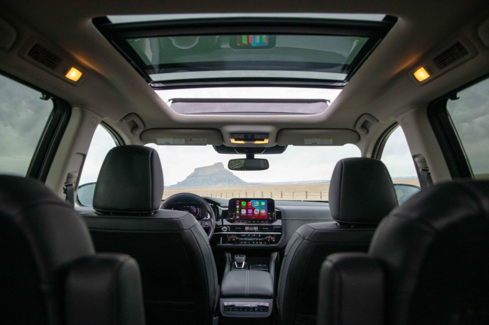 Nissan Pathfinder 2022 c&ograve;n c&oacute; cửa sổ trời to&agrave;n cảnh Panorama