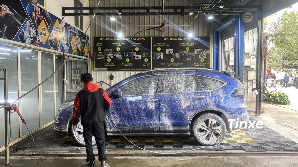 C&aacute;c trung t&acirc;m chăm s&oacute;c xe chuy&ecirc;n nghiệp c&oacute; gi&aacute; kh&aacute; b&igrave;nh ổn nhưng lại thường nghỉ sớm v&agrave;o khoảng 28 Tết.