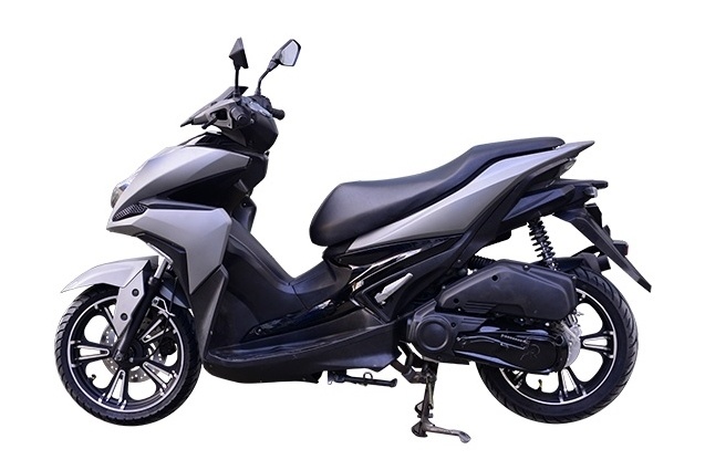Xe được trang bị cơ bản với khối động cơ 10,6 mã lực