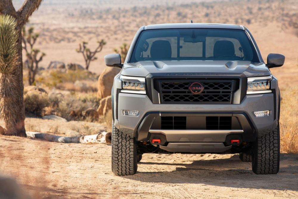 Cận cảnh thiết kế đầu xe vu&ocirc;ng vắn của Nissan Frontier 2022