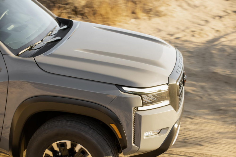 Nắp ca-p&ocirc; dập g&acirc;n của Nissan Frontier 2022