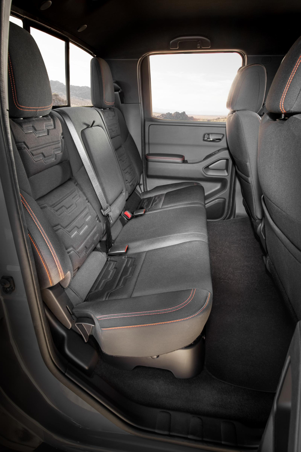 Nissan Frontier 2022 c&ograve;n c&oacute; ghế Zero Gravity thoải m&aacute;i