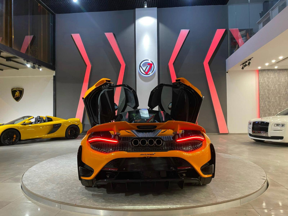 Cận cảnh phần đu&ocirc;i si&ecirc;u xe McLaren 765LT độc nhất Việt Nam hiện nay