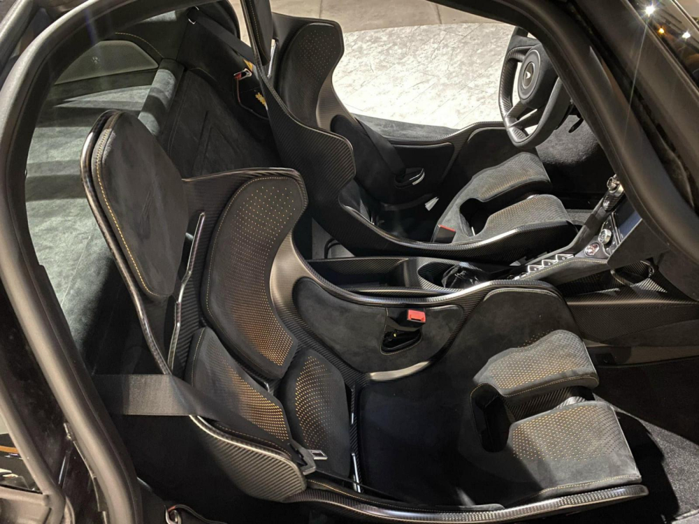C&ograve;n đ&acirc;y l&agrave; nội thất của si&ecirc;u xe giới hạn McLaren 765LT