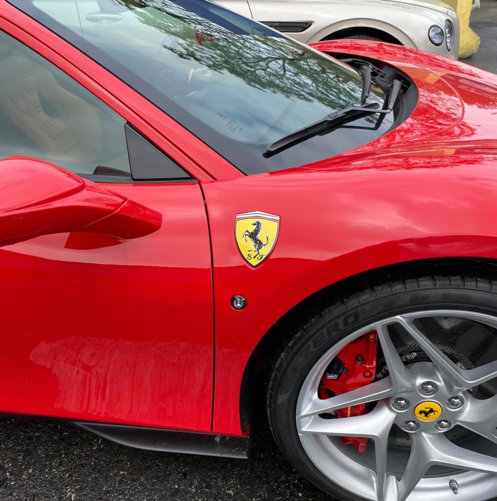 Giới nh&agrave; gi&agrave;u Việt đang chạy đua để mua Ferrari F8