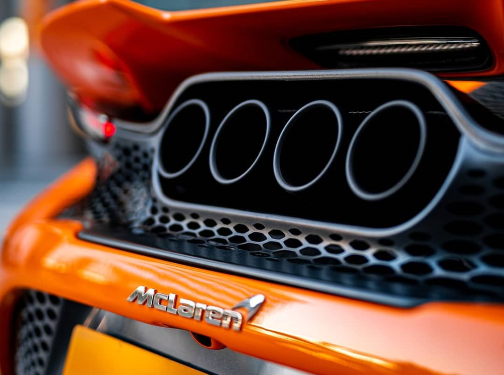 McLaren 765LT có đến 4 ống xả nằm ngang
