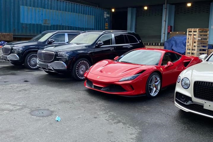 Ferrari F8 Tributo cùng cặp đôi SUV siêu sang Mercedes-Maybach GLS600 4Matic