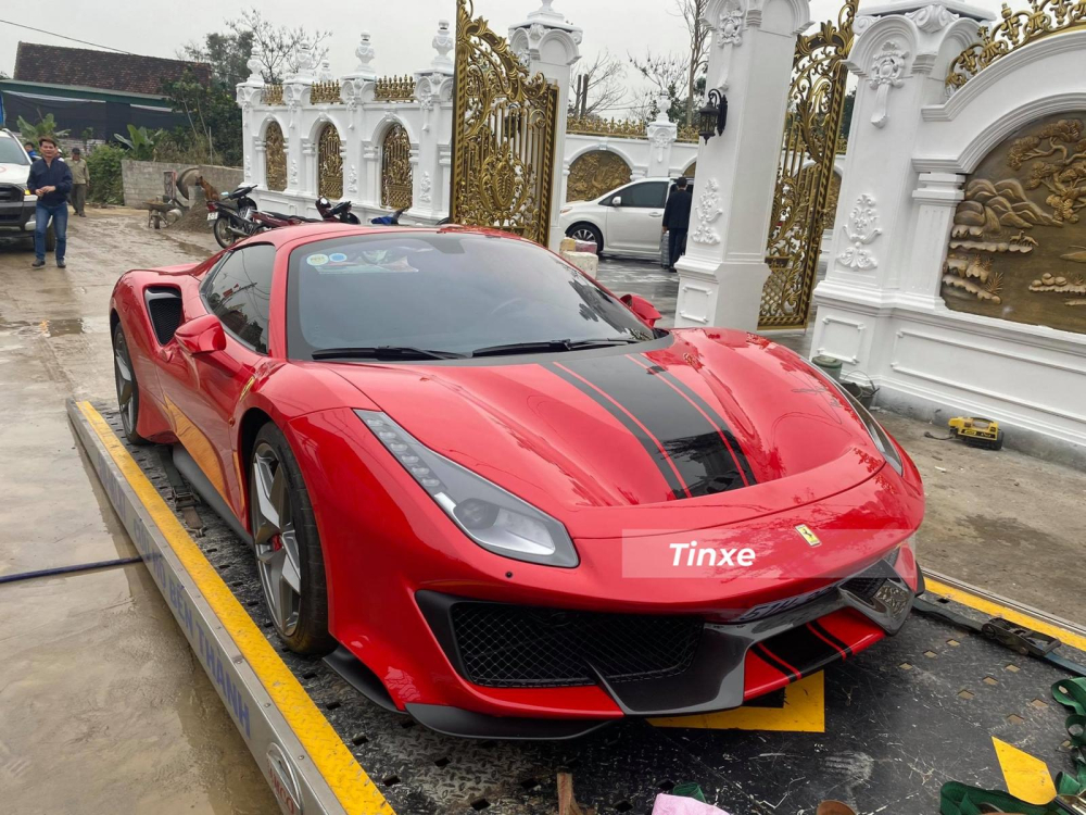 Cận cảnh vẻ đẹp của Ferrari 488 Pista Spider
